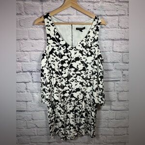 Banana Republic Black & White Floral Shorts Romper‎ Size 8 with pockets